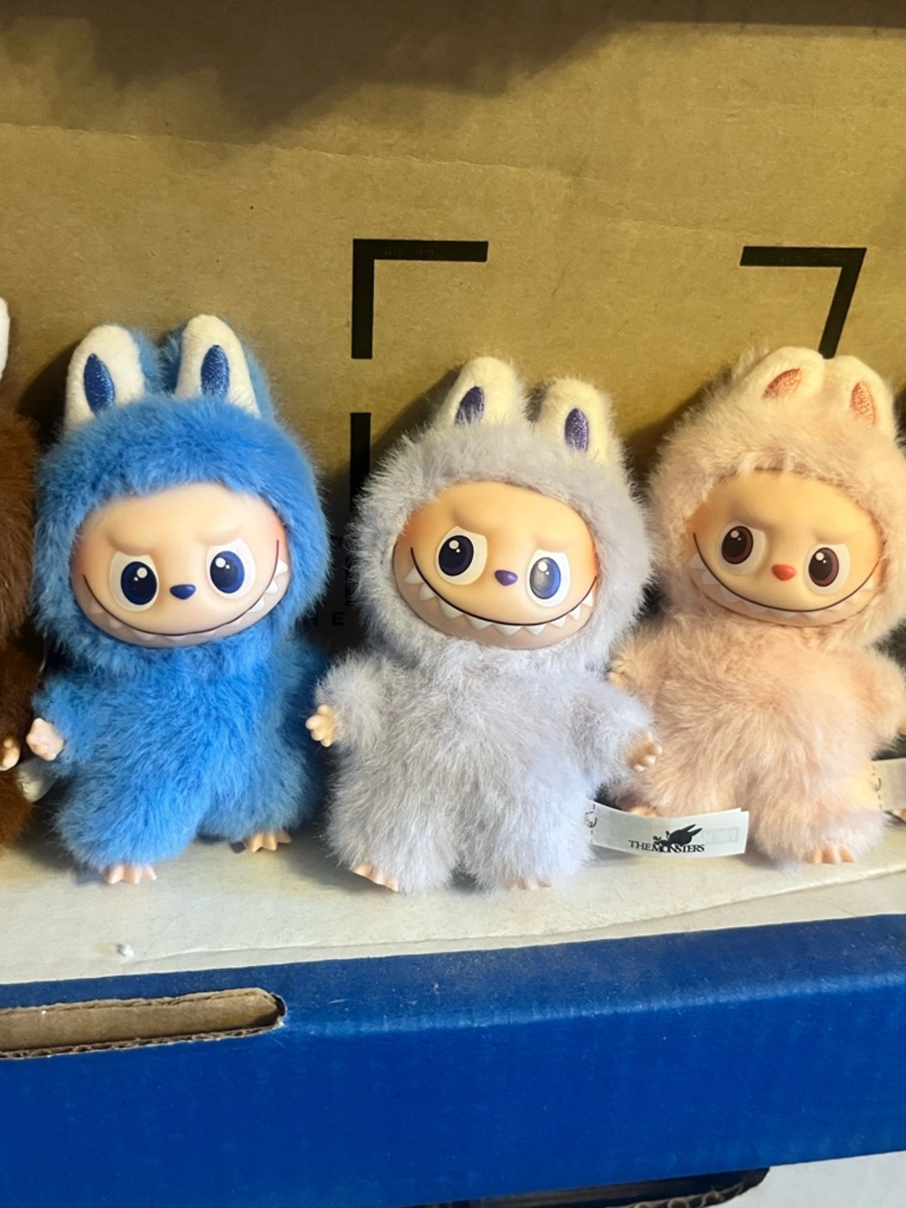 Pin for Love Labubu - set of 4 BNIB - E G (Yellow boxes) + O, S (blue boxes)